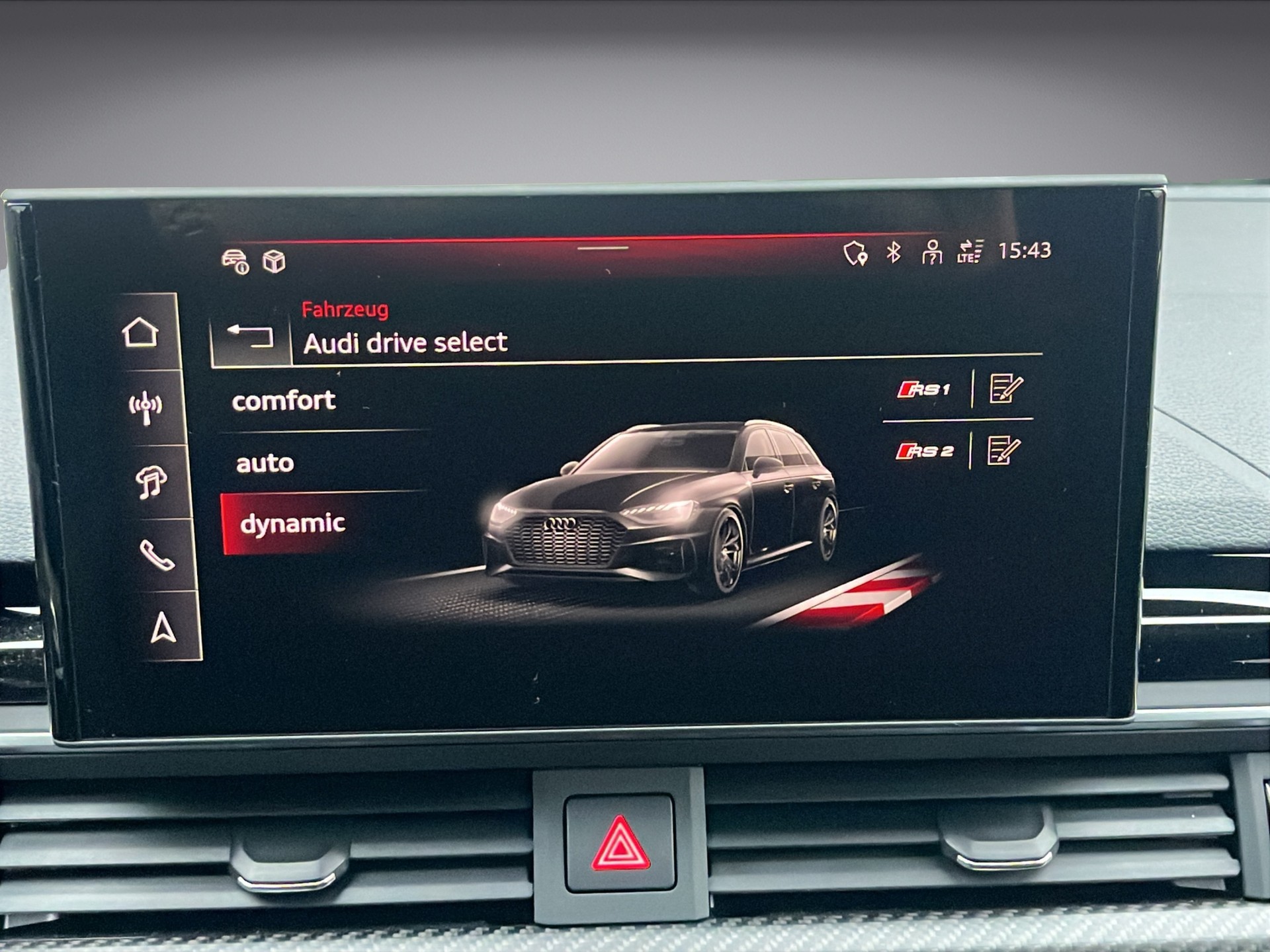 AUDI RS4 Avant 25 year edition quattro tiptronic*Limitiert Nr. 243 von 250 Stück, 470PS, Keramik-Bremsen, Head-up, (5-Jahre Garantie)-image-26