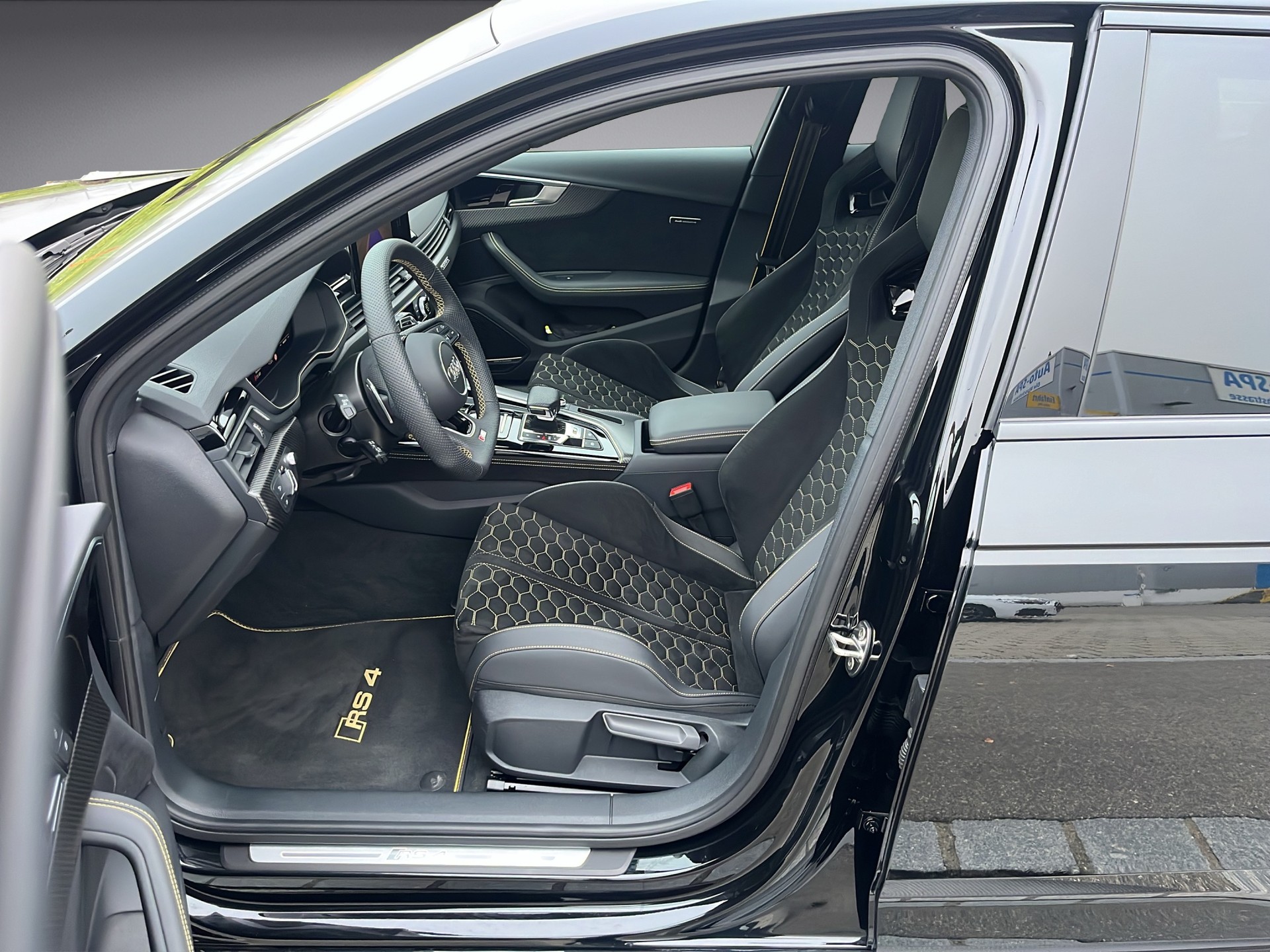 AUDI RS4 Avant 25 year edition quattro tiptronic*Limitiert Nr. 243 von 250 Stück, 470PS, Keramik-Bremsen, Head-up, (5-Jahre Garantie)-image-16