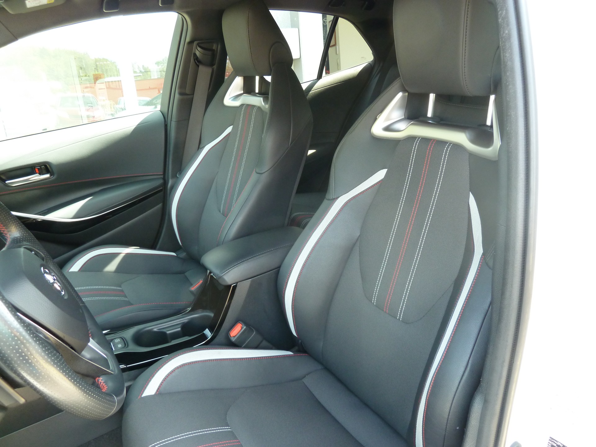 TOYOTA Corolla 2.0 HSD GR-S e-CVT-image-13