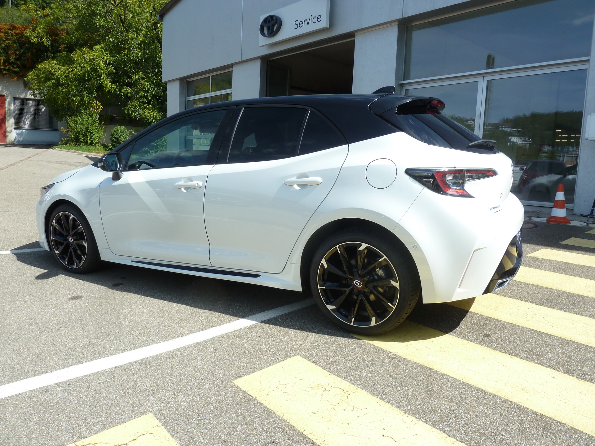 TOYOTA Corolla 2.0 HSD GR-S e-CVT-showroom-element-3