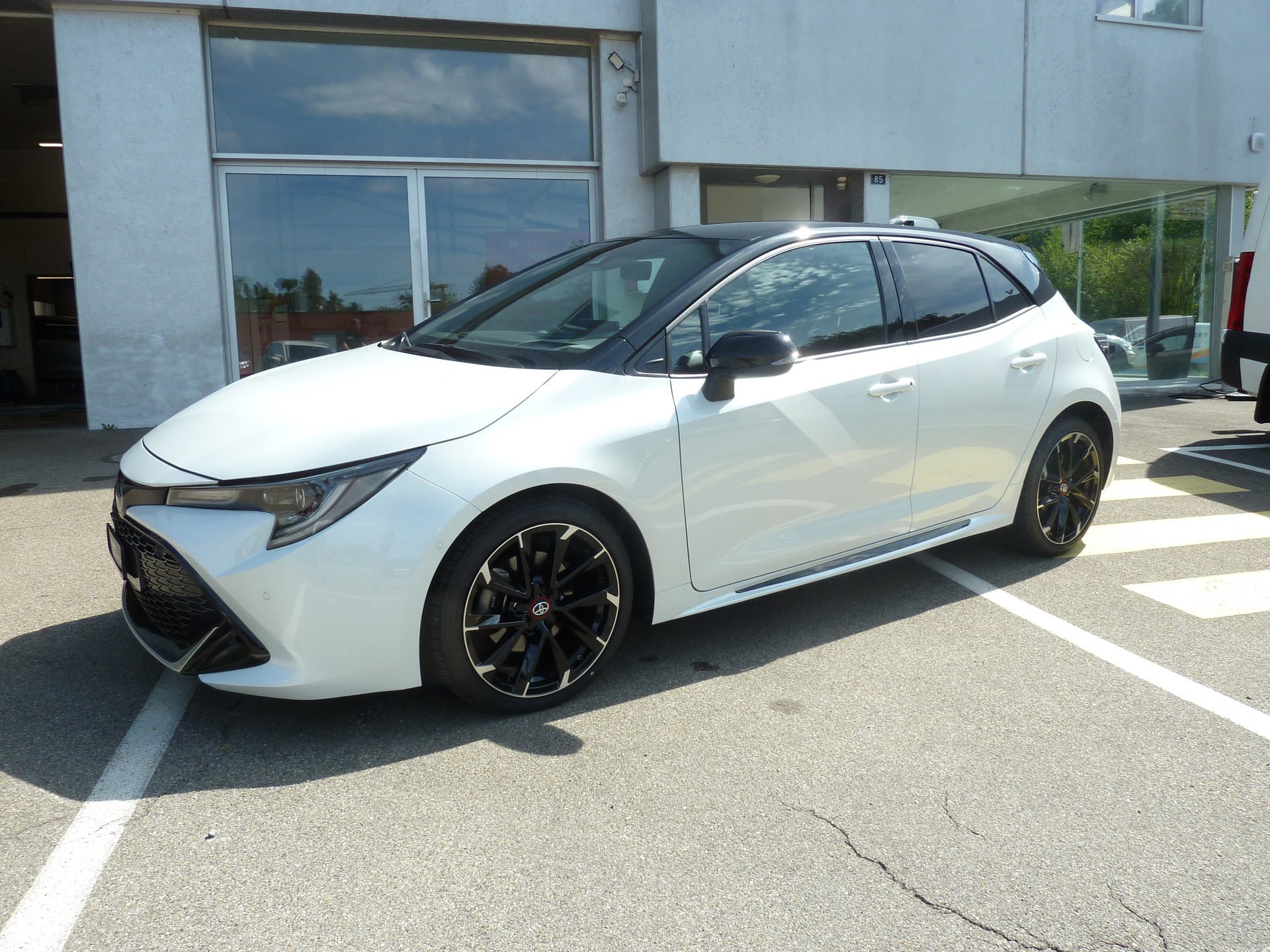 TOYOTA Corolla 2.0 HSD GR-S e-CVT-showroom-element-1