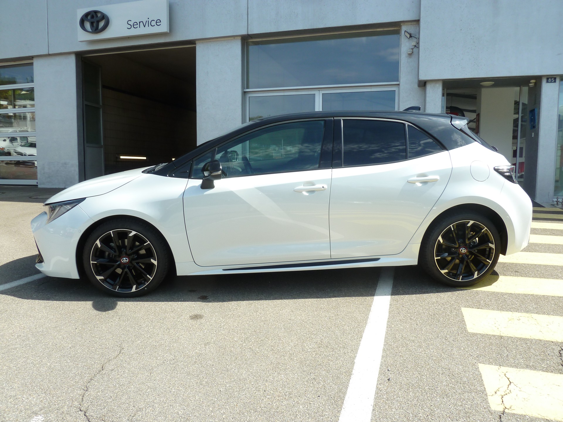 TOYOTA Corolla 2.0 HSD GR-S e-CVT-showroom-element-2