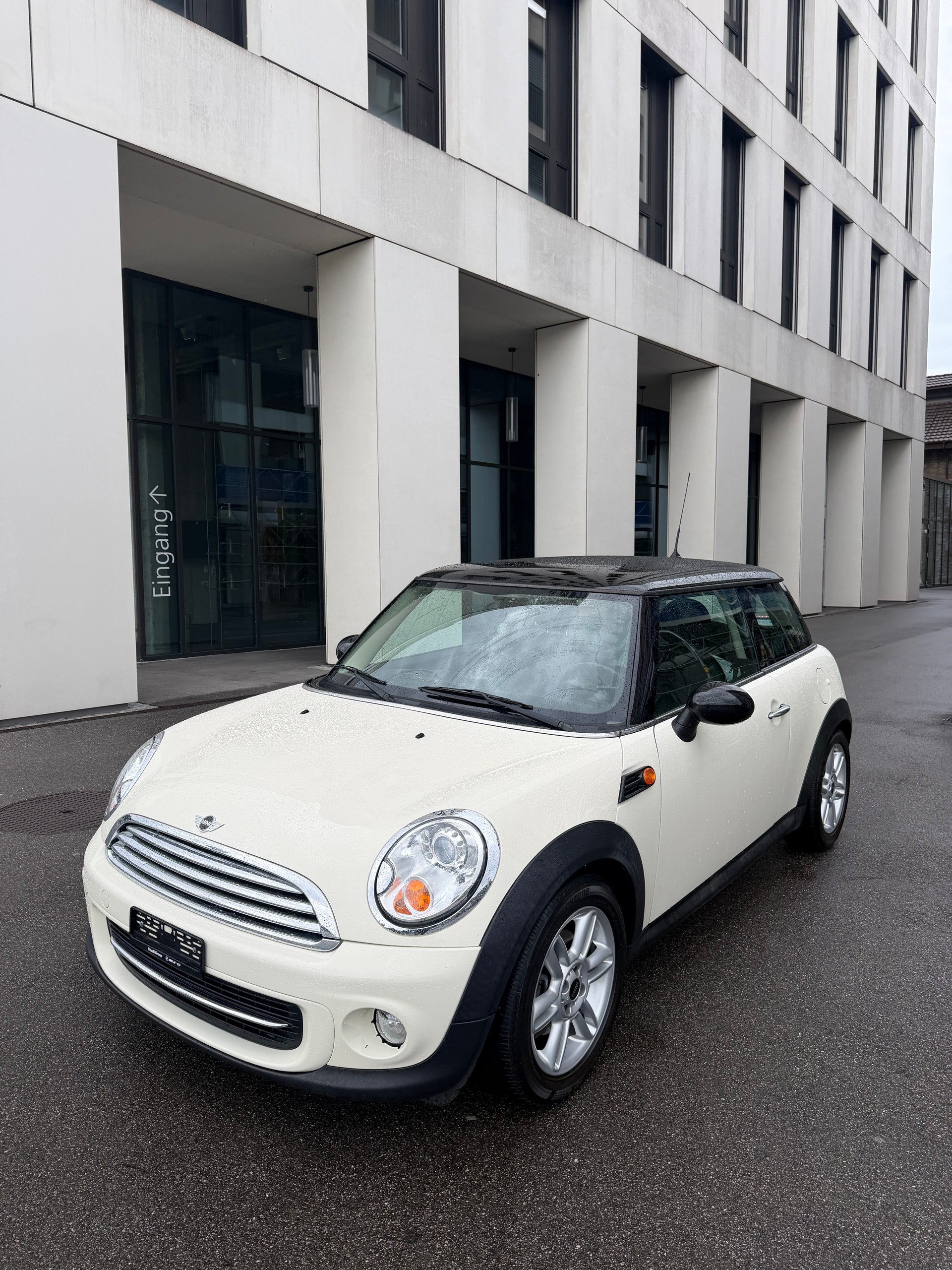 MINI Cooper-showroom-element-1