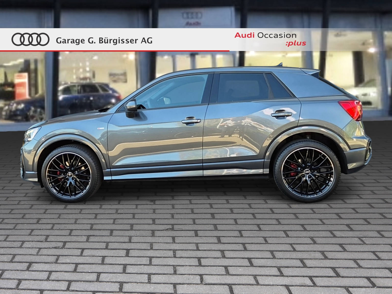 AUDI Q2 40 TFSI S line Attraction quattro S-tronic Daytonagrau Perleffekt-showroom-element-2