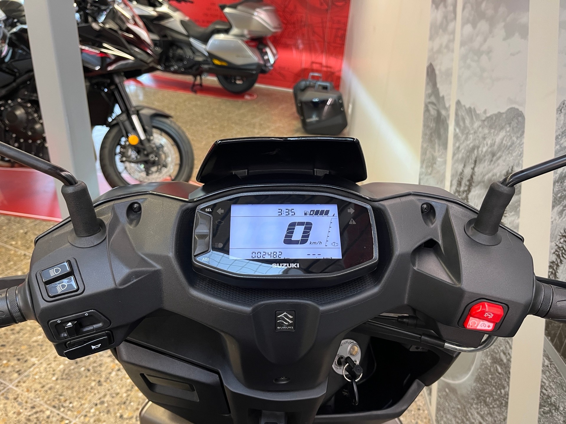 SUZUKI UN 125 Avenis-image-8