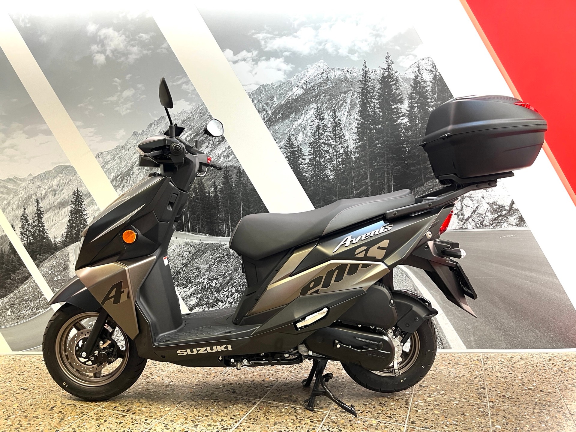 SUZUKI UN 125 Avenis-image-1