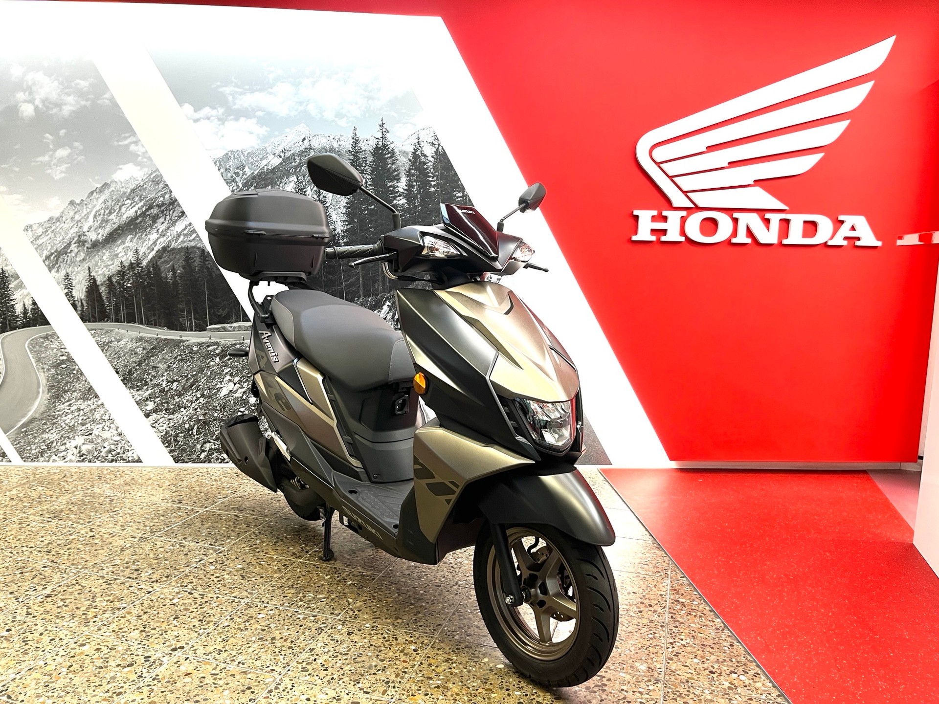 SUZUKI UN 125 Avenis-image-3