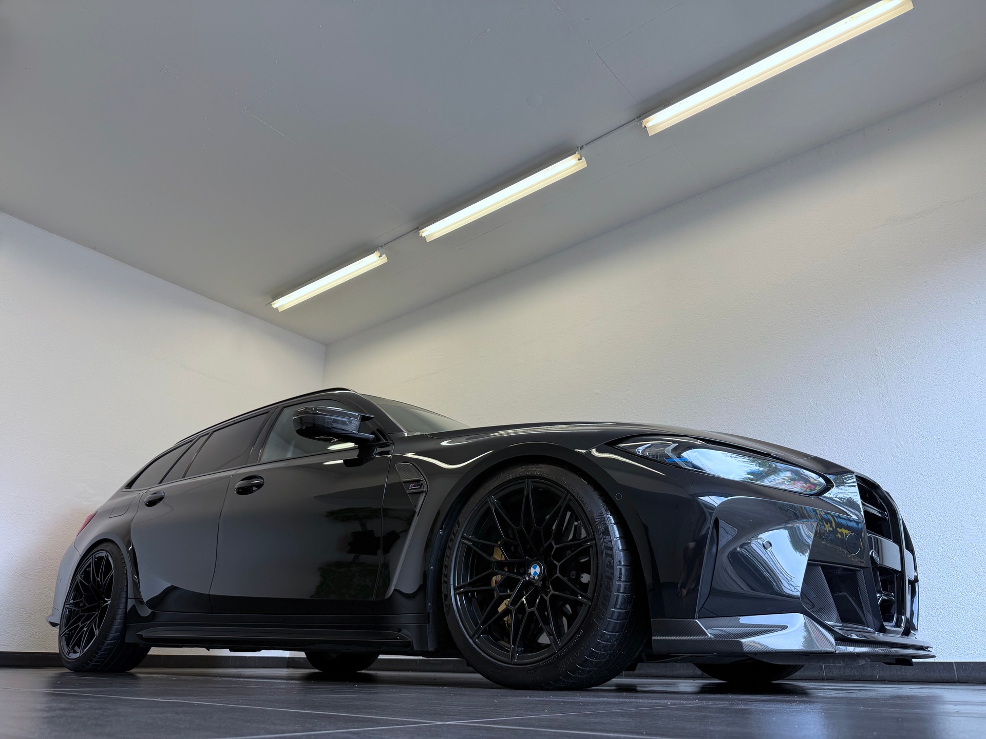 BMW M3 Touring xDrive Competition M-Performance "Keramik"-showroom-element-3