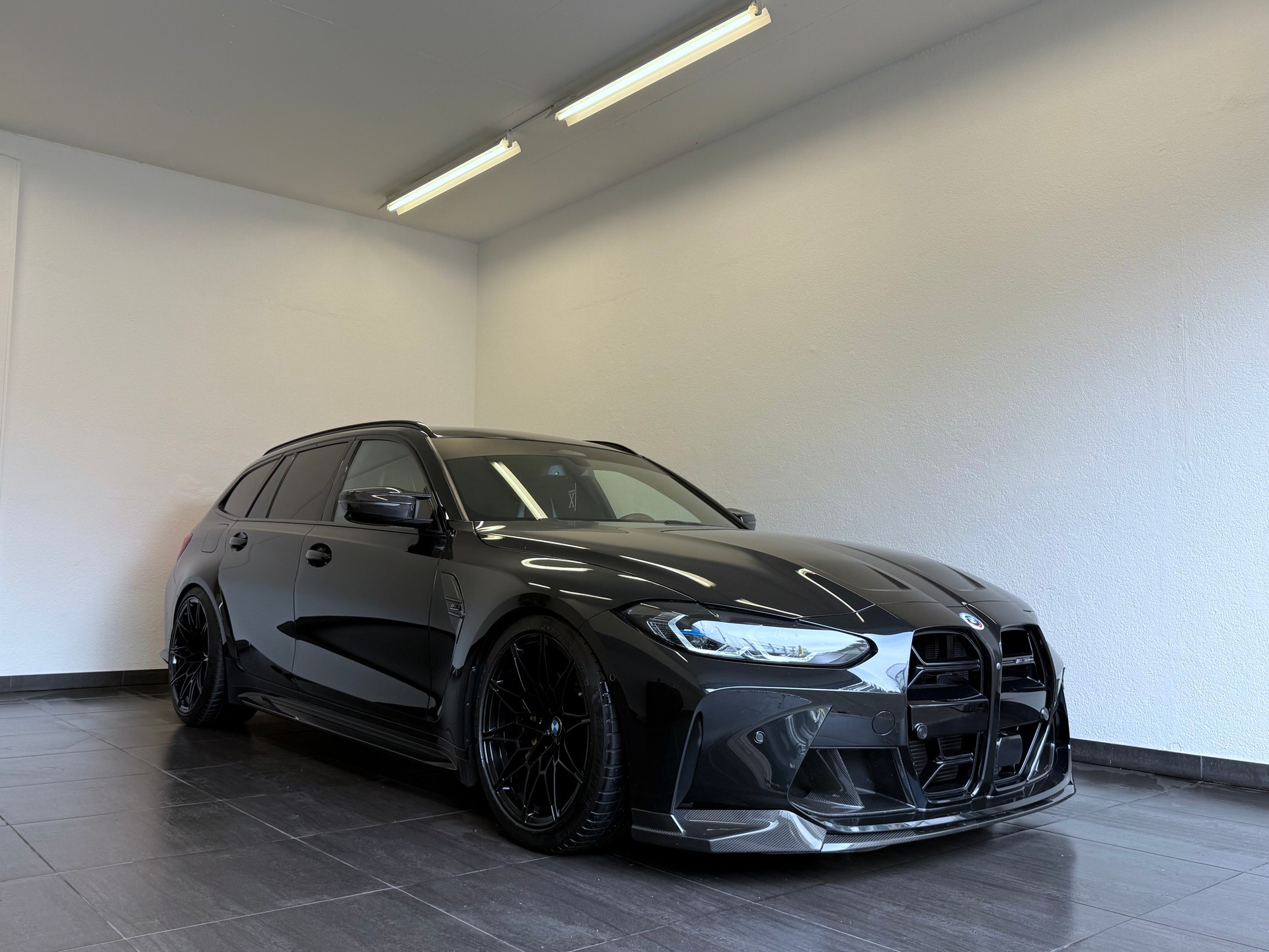 BMW M3 Touring xDrive Competition M-Performance "Keramik"-showroom-element-1
