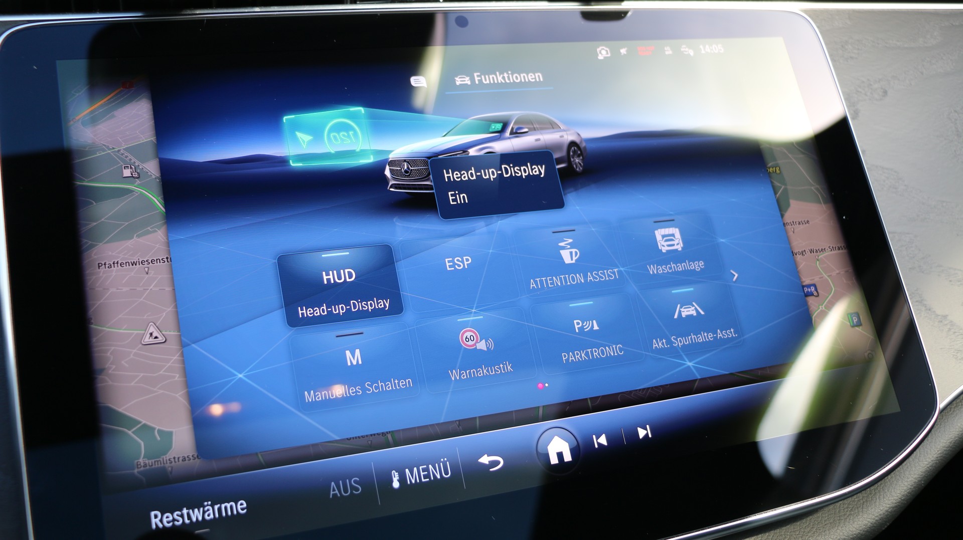 MERCEDES-BENZ E 220 d 4Matic AMG Line-image-17