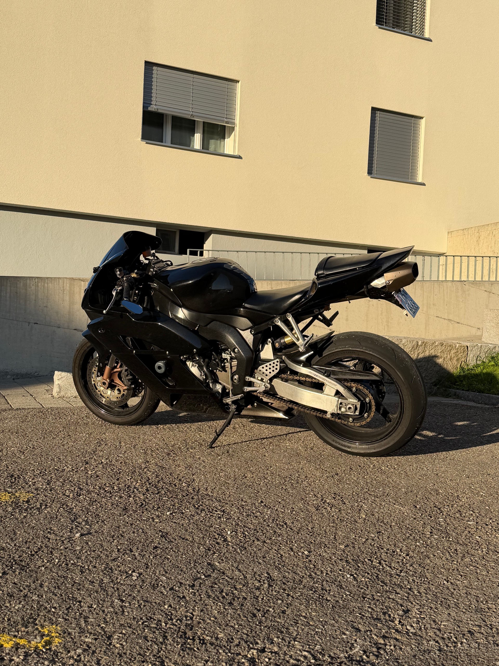 HONDA CBR 1000 RR-image-1