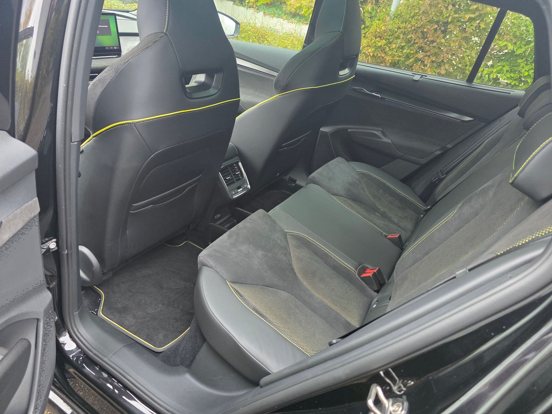 SKODA Enyaq RS 4x4-image-7