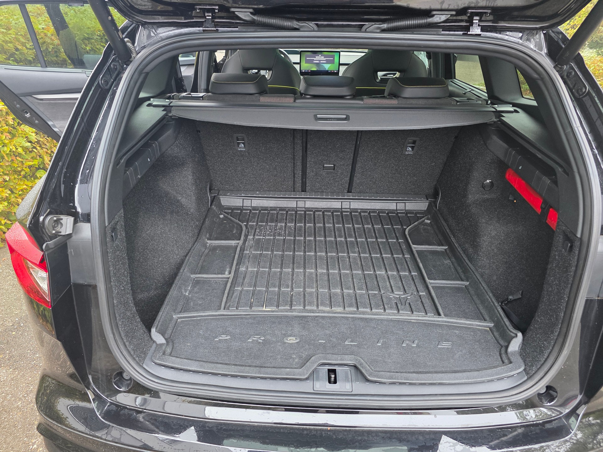 SKODA Enyaq RS 4x4-image-9