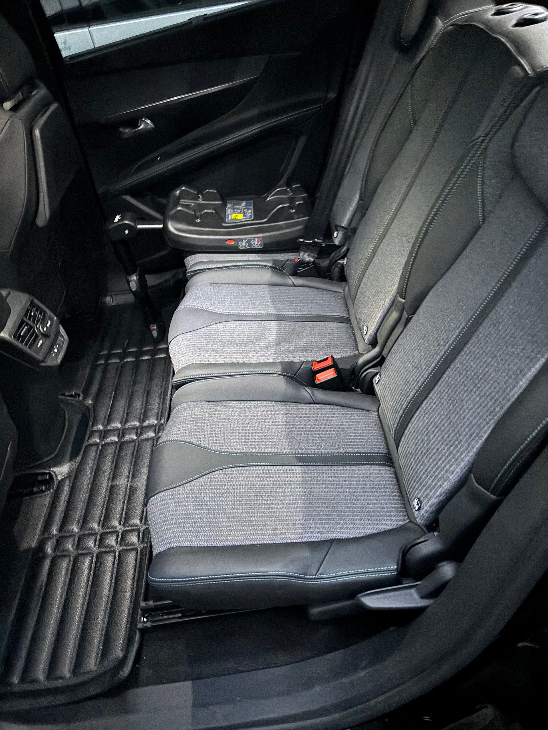 PEUGEOT 5008 1.5 BlueHDi Allure Pack EAT8-image-4