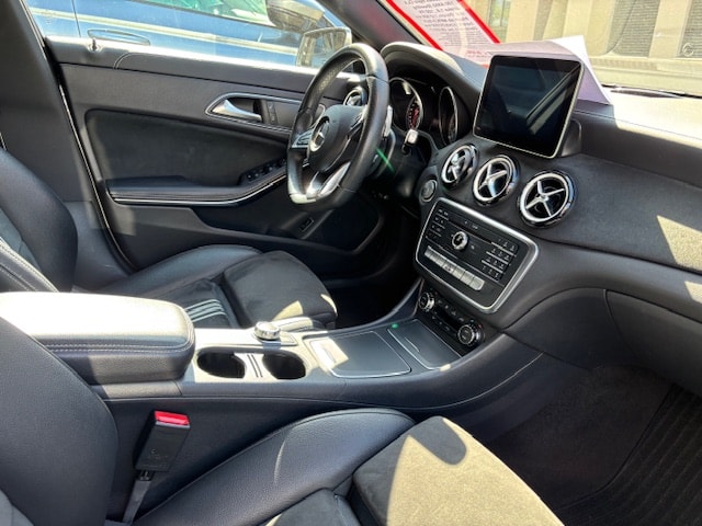 MERCEDES-BENZ Shooting Brake 180 AMG - Line 1.6-image-10