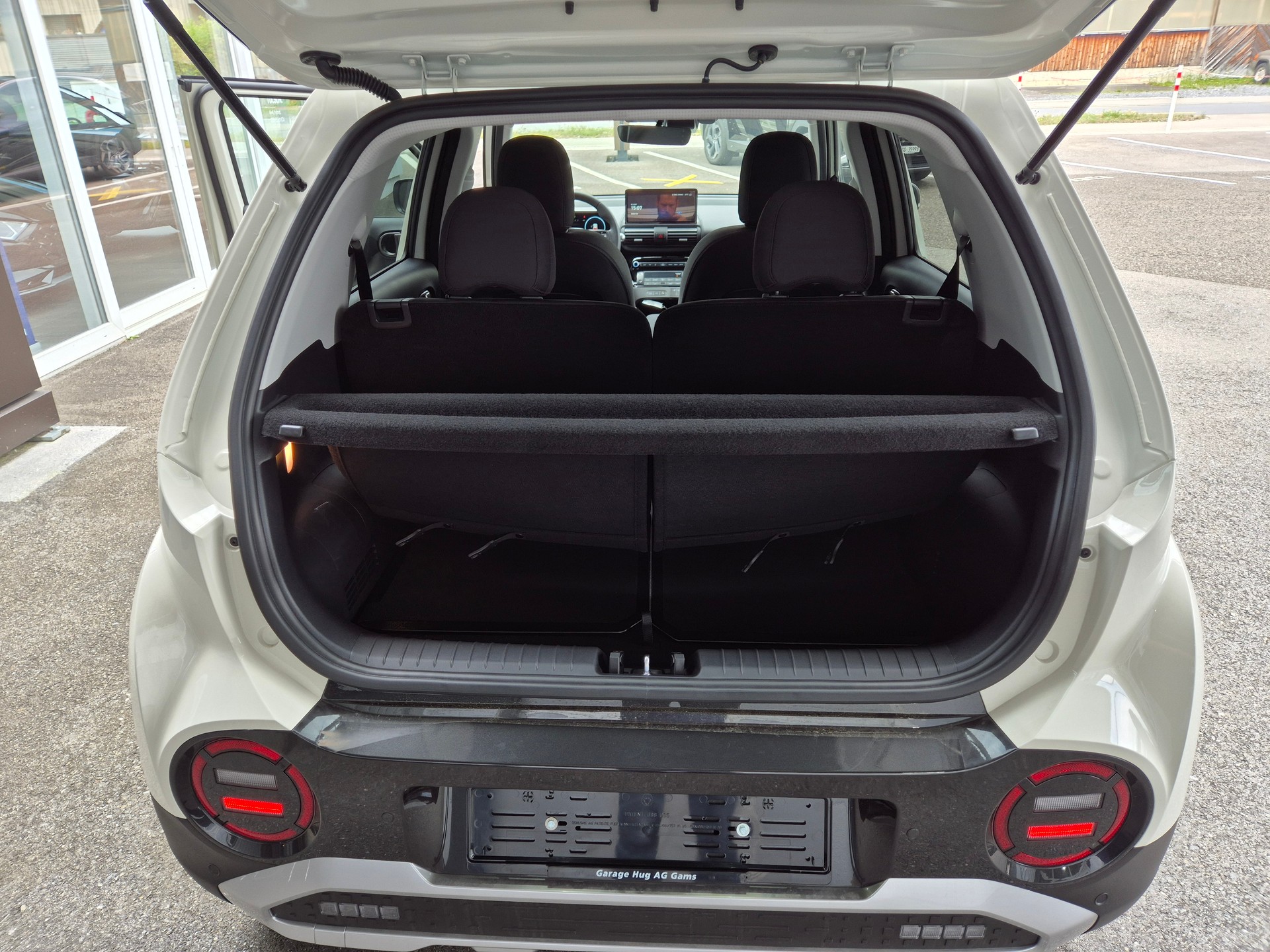 HYUNDAI Inster 49kWh Amplia-image-12