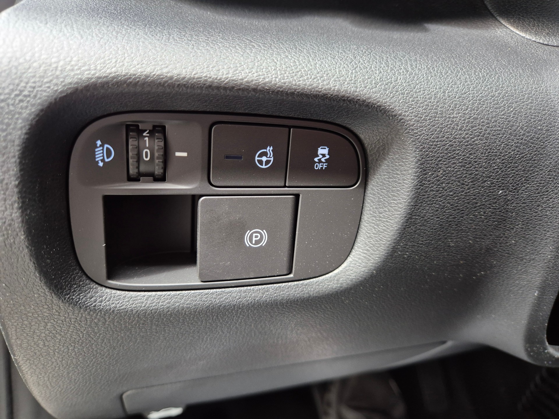 HYUNDAI Inster 49kWh Amplia-image-10