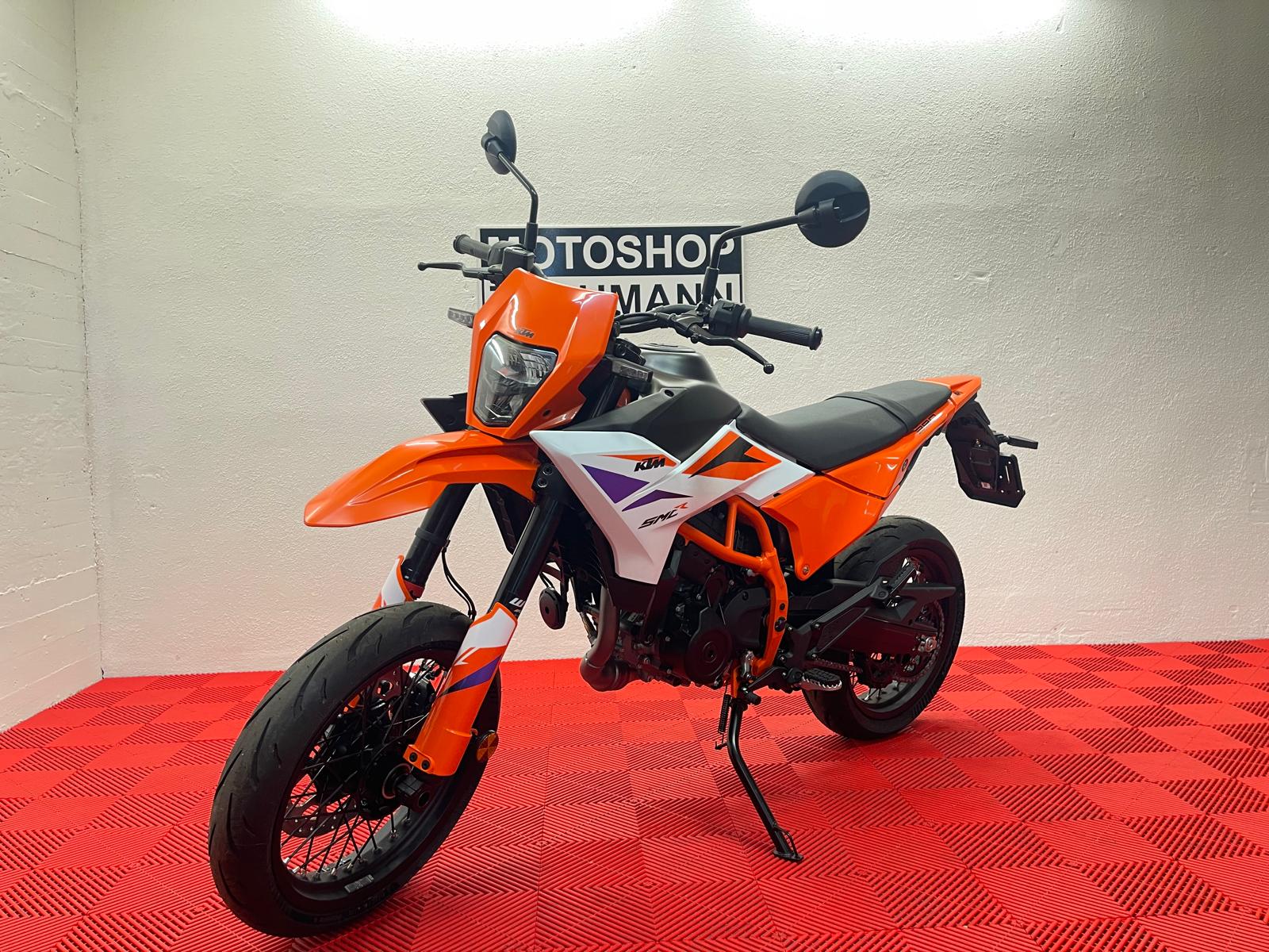 KTM 390 SMC R-image-2