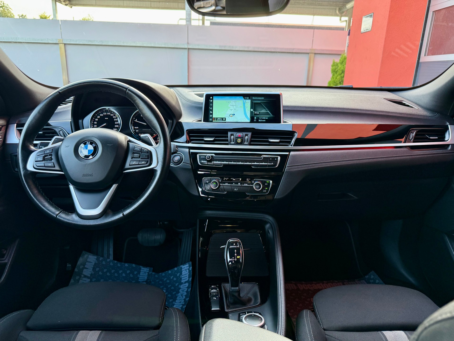 BMW X2 sDrive 18d Steptronic-image-5