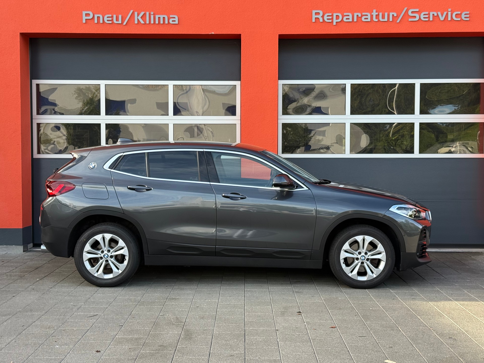 BMW X2 sDrive 18d Steptronic-showroom-element-3