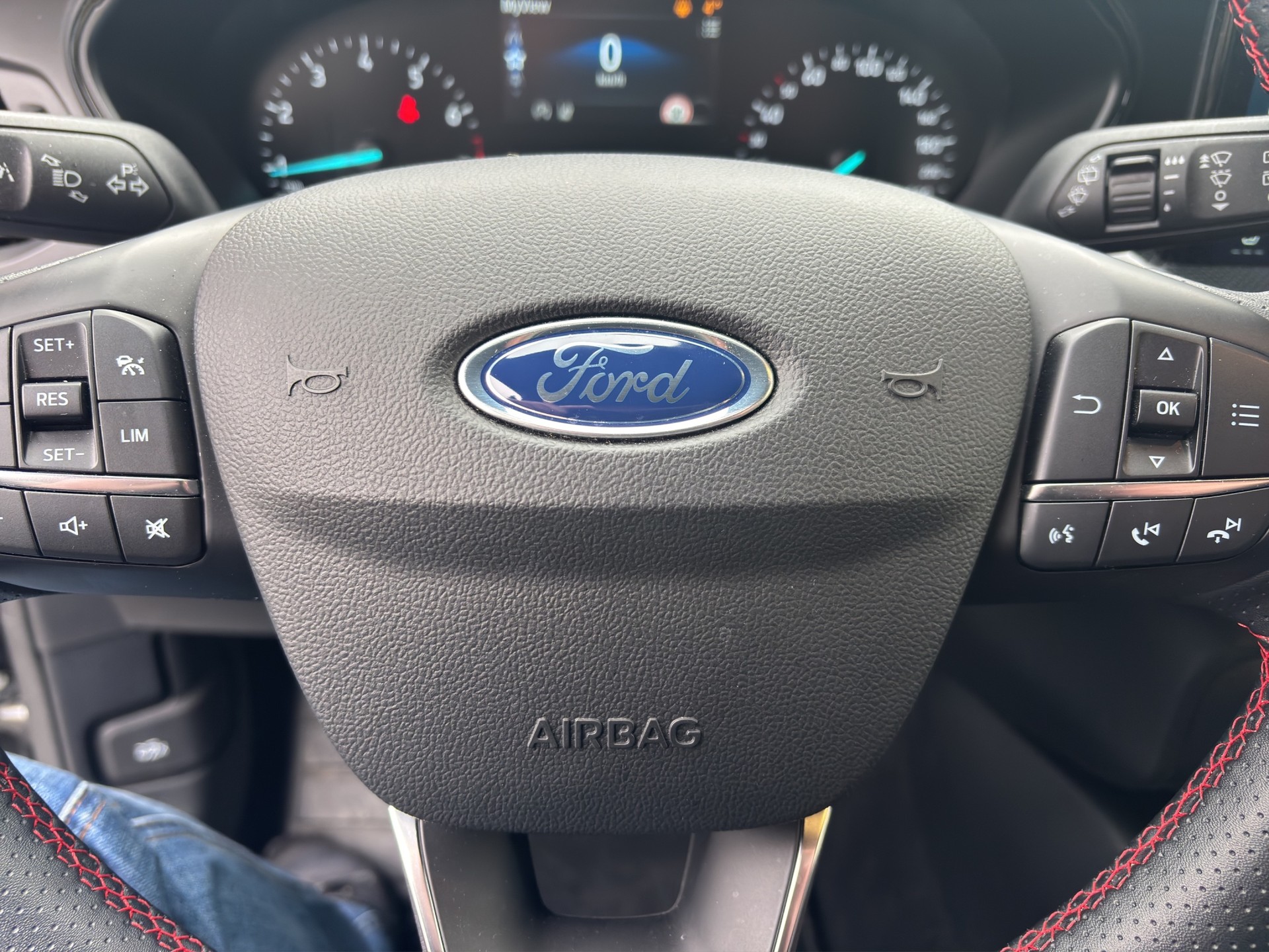 FORD Focus 1.0 MHEV ST-Line Automat-image-9