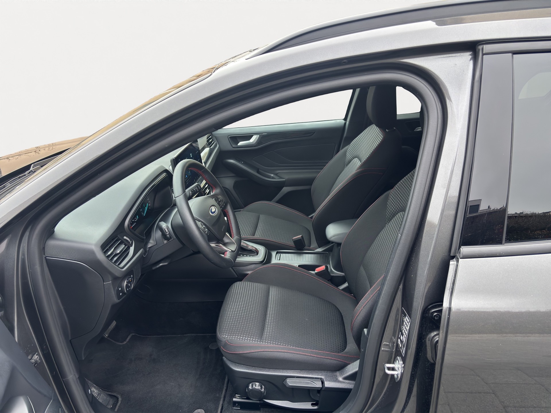FORD Focus 1.0 MHEV ST-Line Automat-image-8