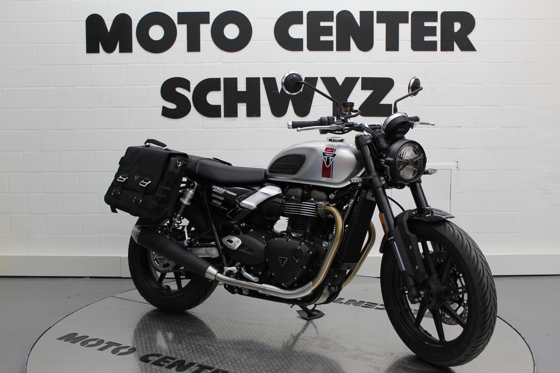 TRIUMPH Speed Twin 900-image-1