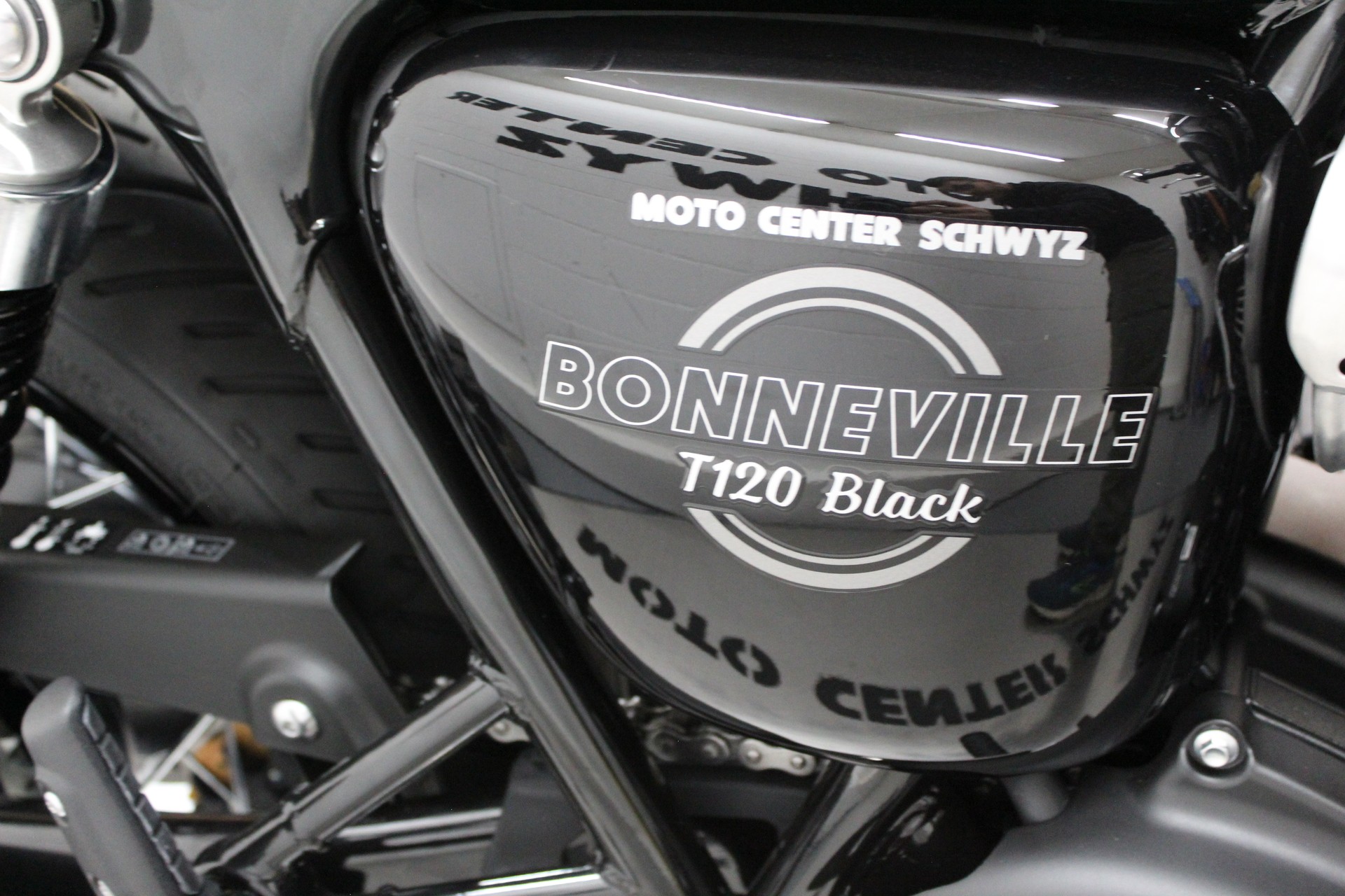TRIUMPH Bonneville T120 Black-image-5
