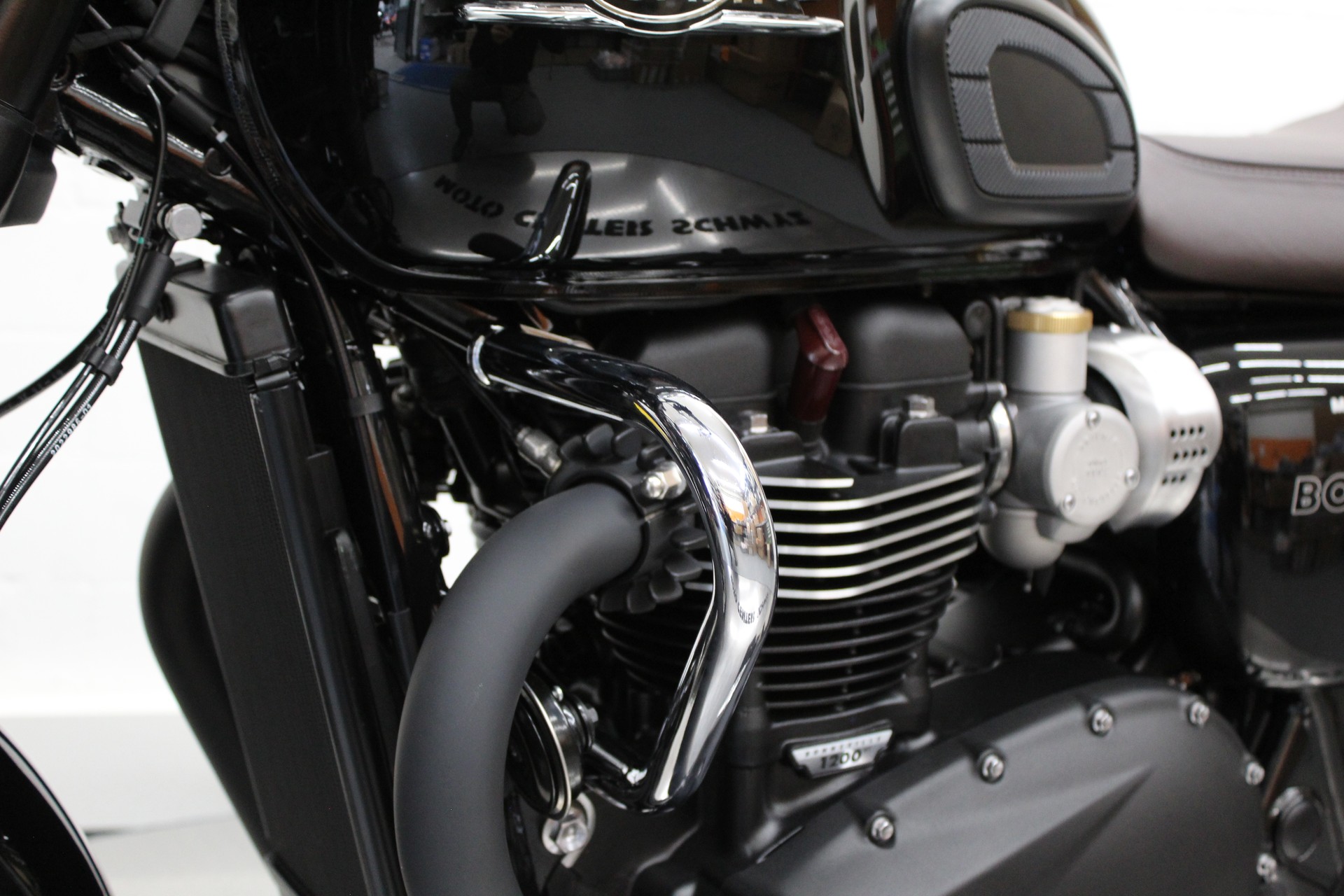 TRIUMPH Bonneville T120 Black-image-4