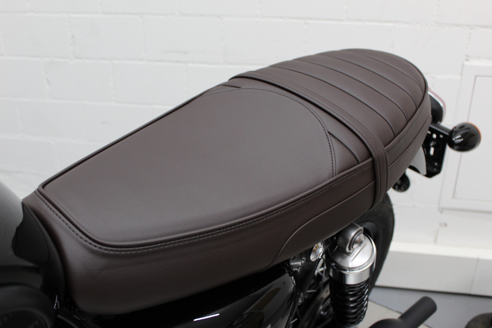 TRIUMPH Bonneville T120 Black-image-6