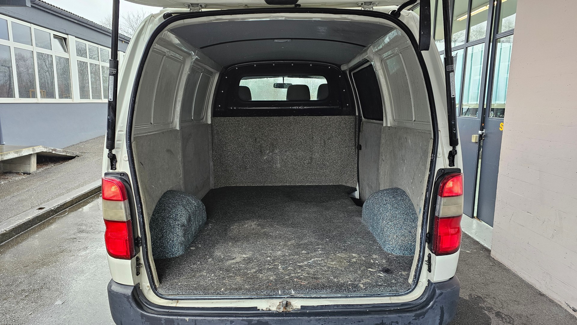 TOYOTA Hiace D-4D Van SWB-image-12