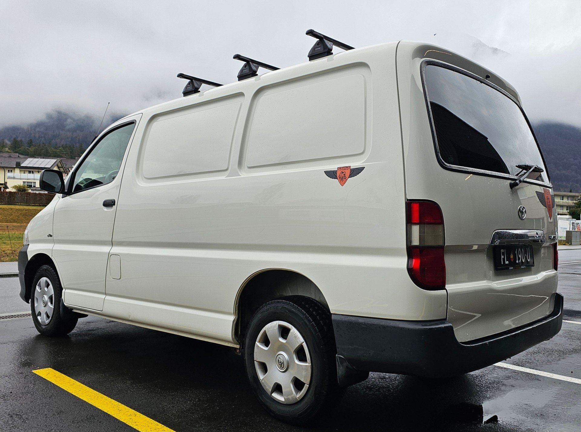 TOYOTA Hiace D-4D Van SWB-showroom-element-2