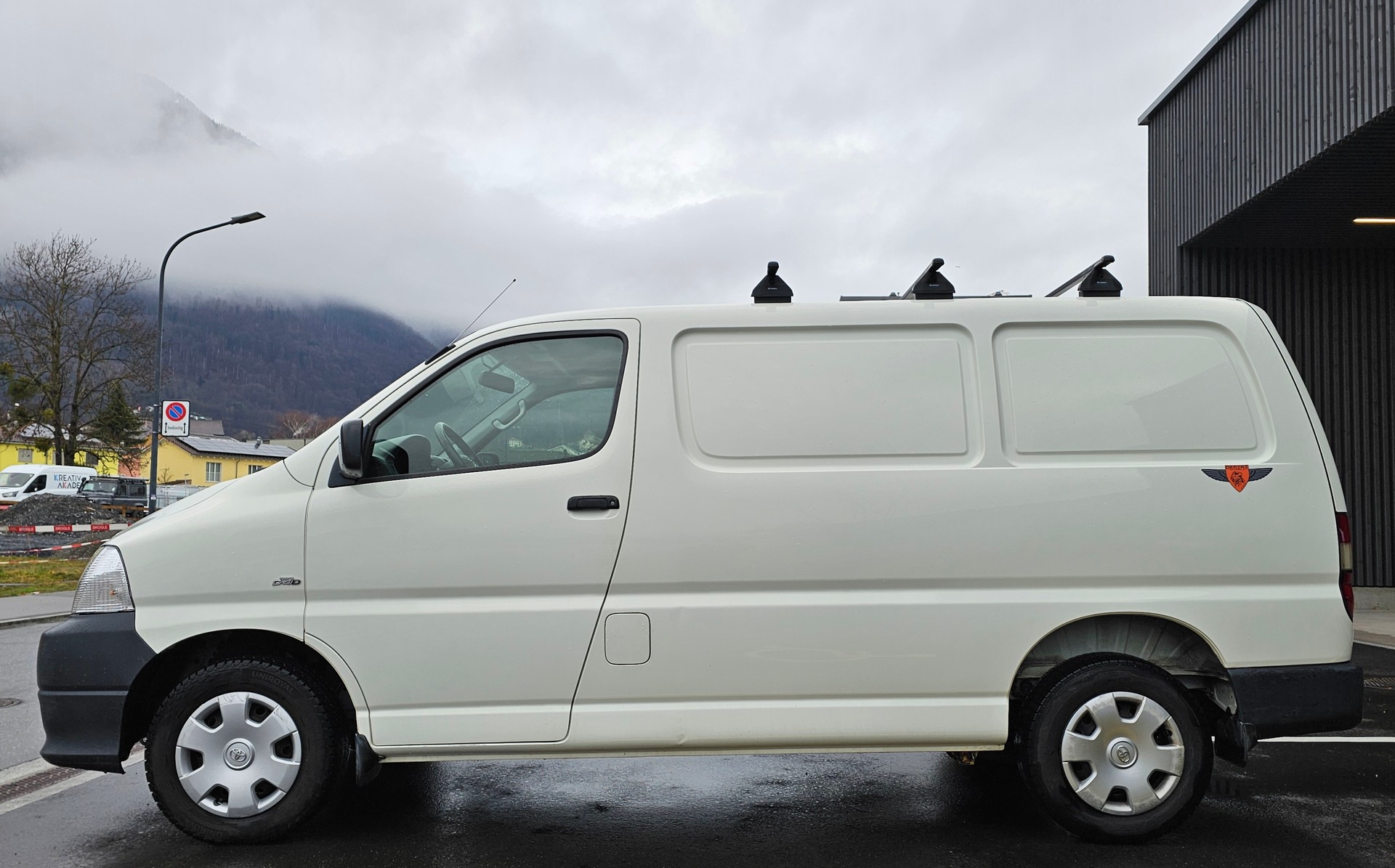TOYOTA Hiace D-4D Van SWB-showroom-element-1