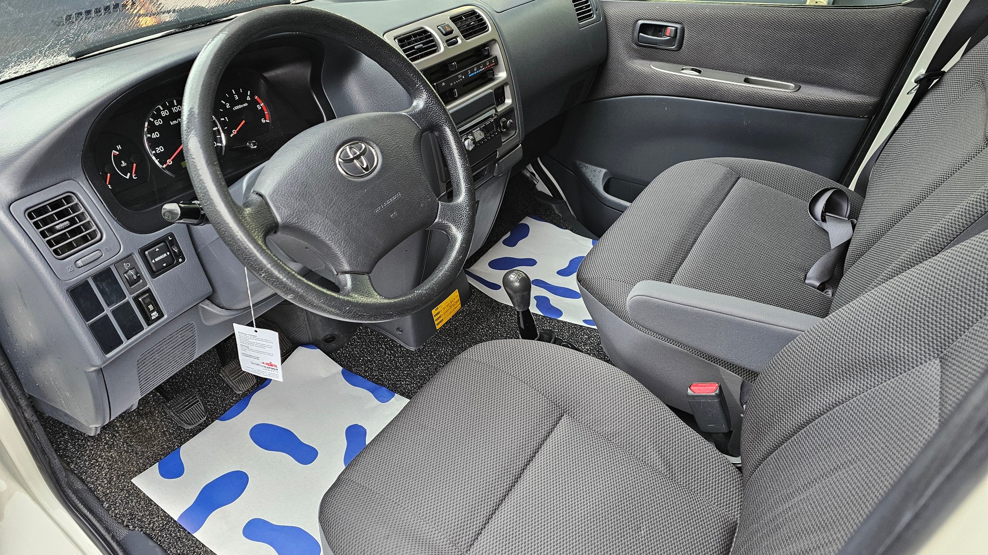 TOYOTA Hiace D-4D Van SWB-image-8