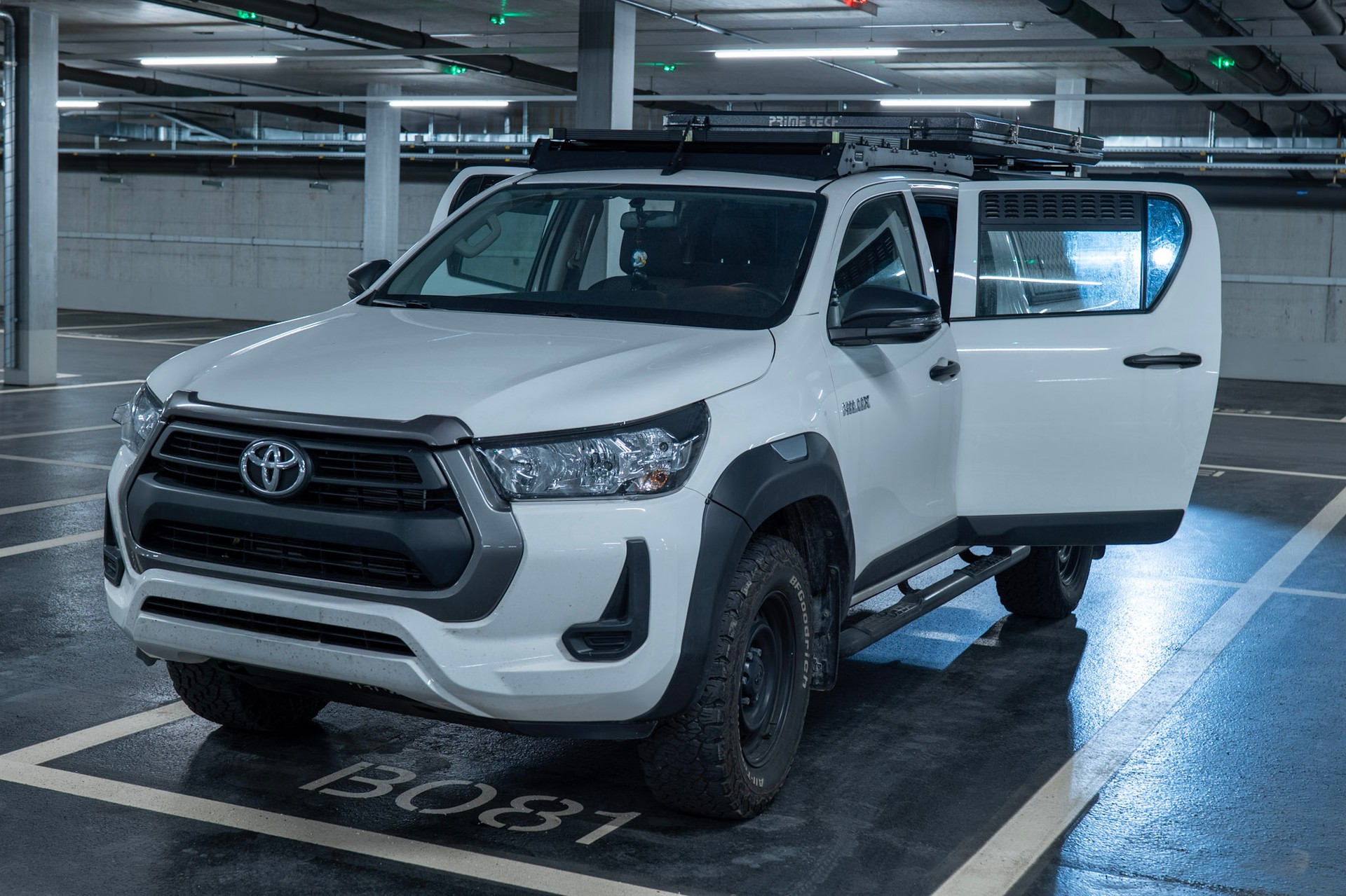 TOYOTA Hilux 2.4D-4D Comfort Double Cab 4x4-image-2