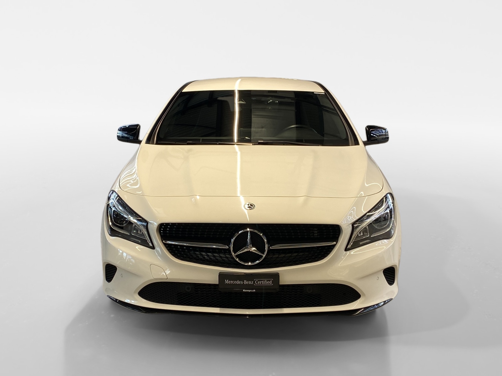MERCEDES-BENZ CLA 200 Night Star Shooting Brake-showroom-element-1