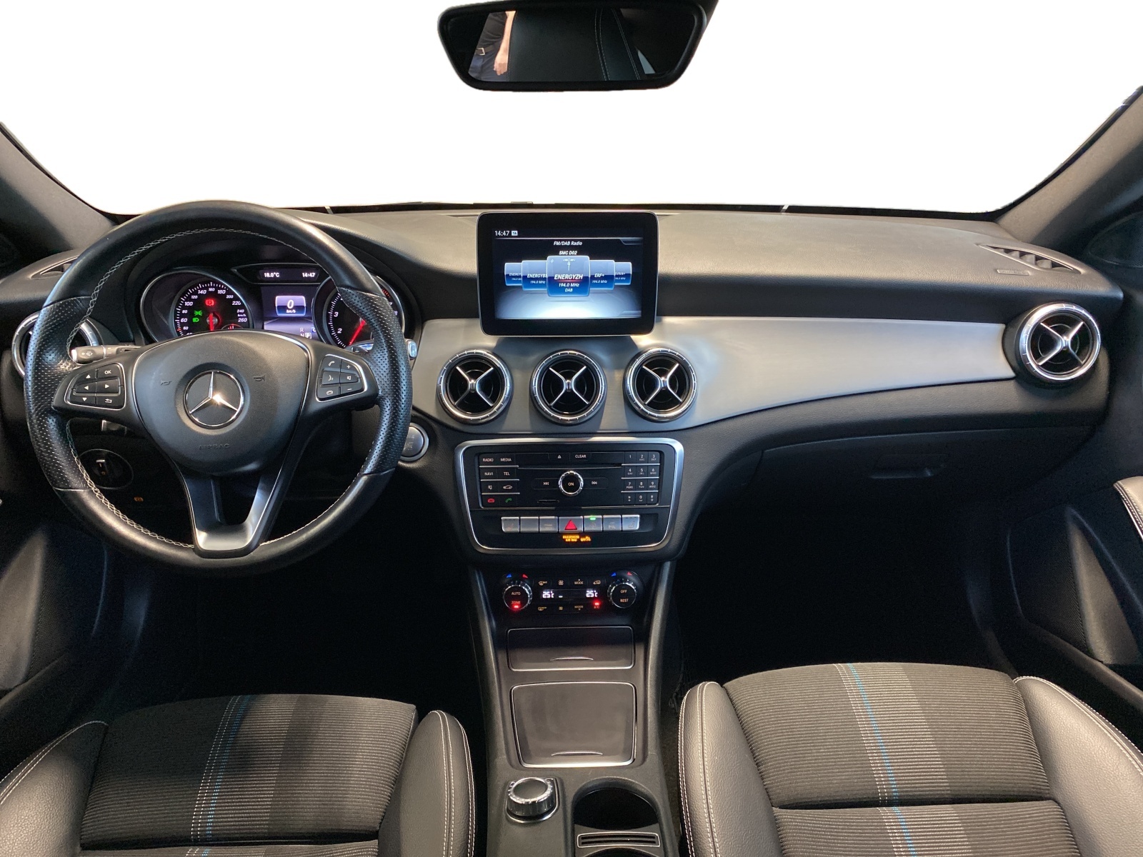 MERCEDES-BENZ CLA 200 Night Star Shooting Brake-image-8