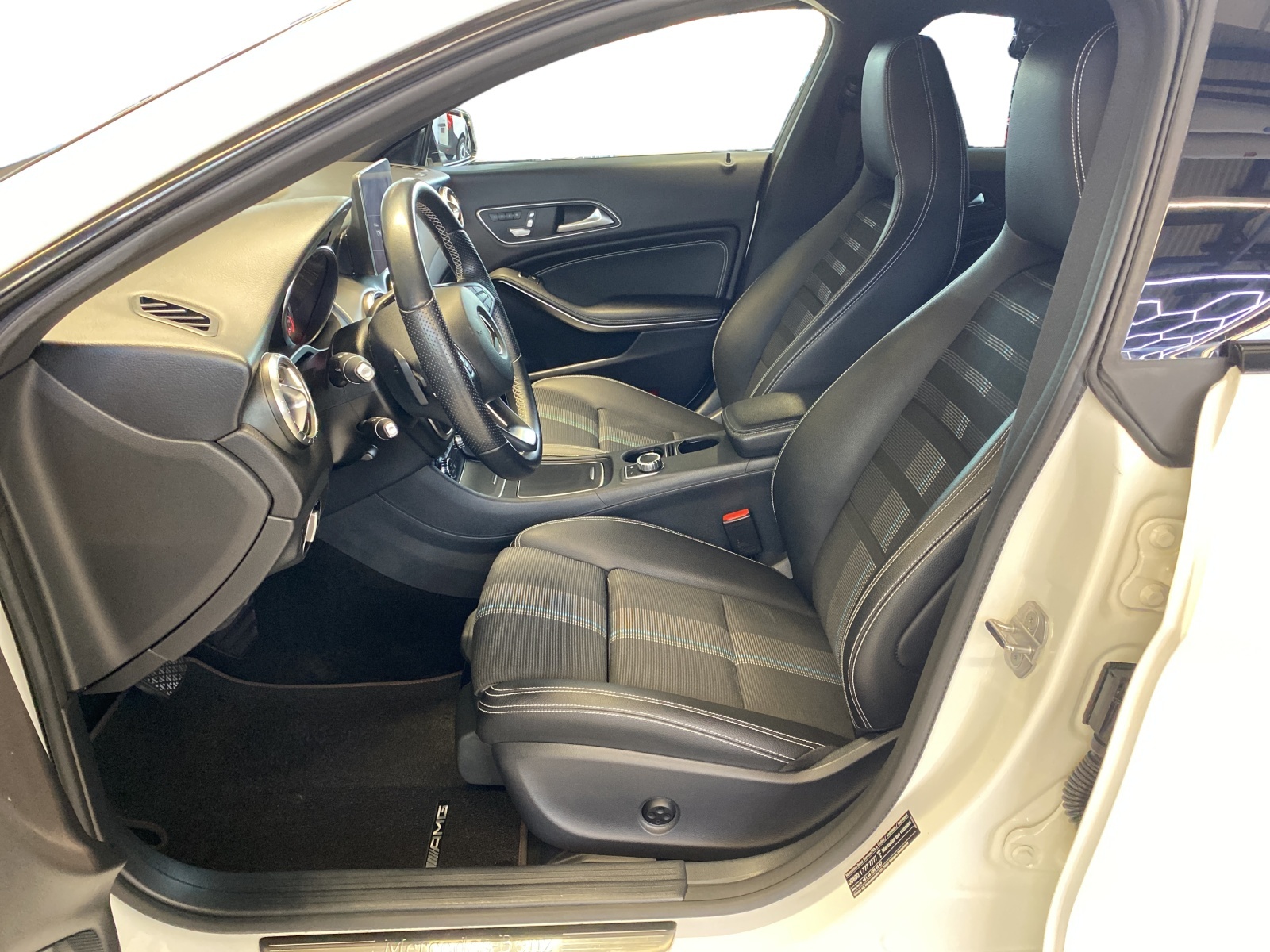 MERCEDES-BENZ CLA 200 Night Star Shooting Brake-image-6