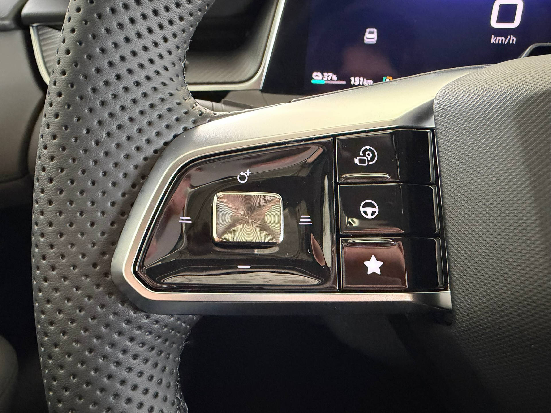MG S6 EV 77 kWh Luxury 4WD-image-10