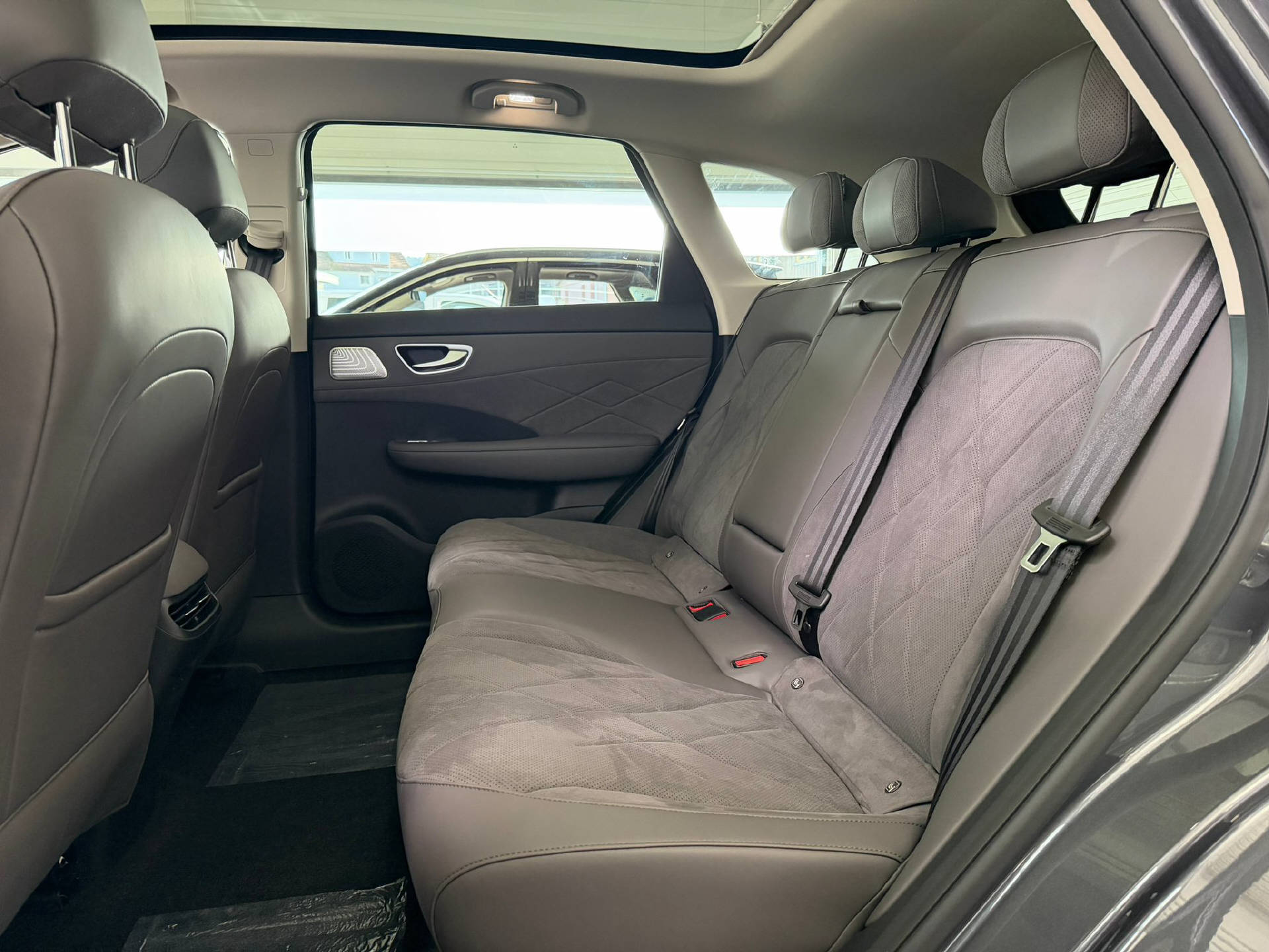 MG S6 EV 77 kWh Luxury 4WD-image-12
