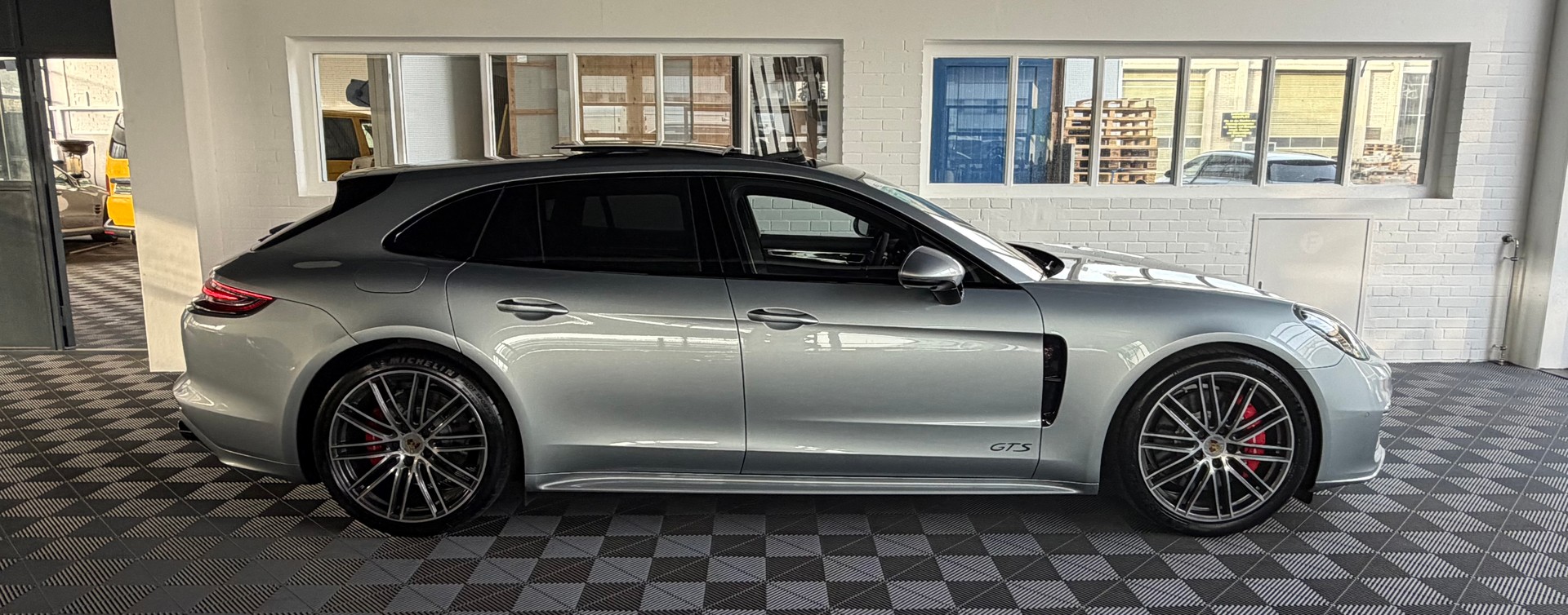 PORSCHE Panamera GTS 460PS 4.0 V8 4X4 Sport Turismo PDK-showroom-element-1