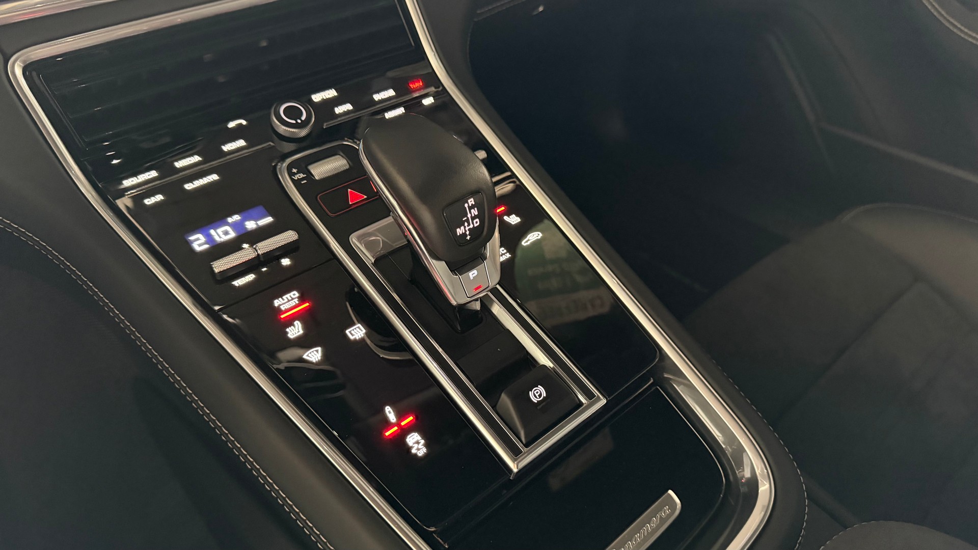 PORSCHE Panamera GTS 460PS 4.0 V8 4X4 Sport Turismo PDK-image-21