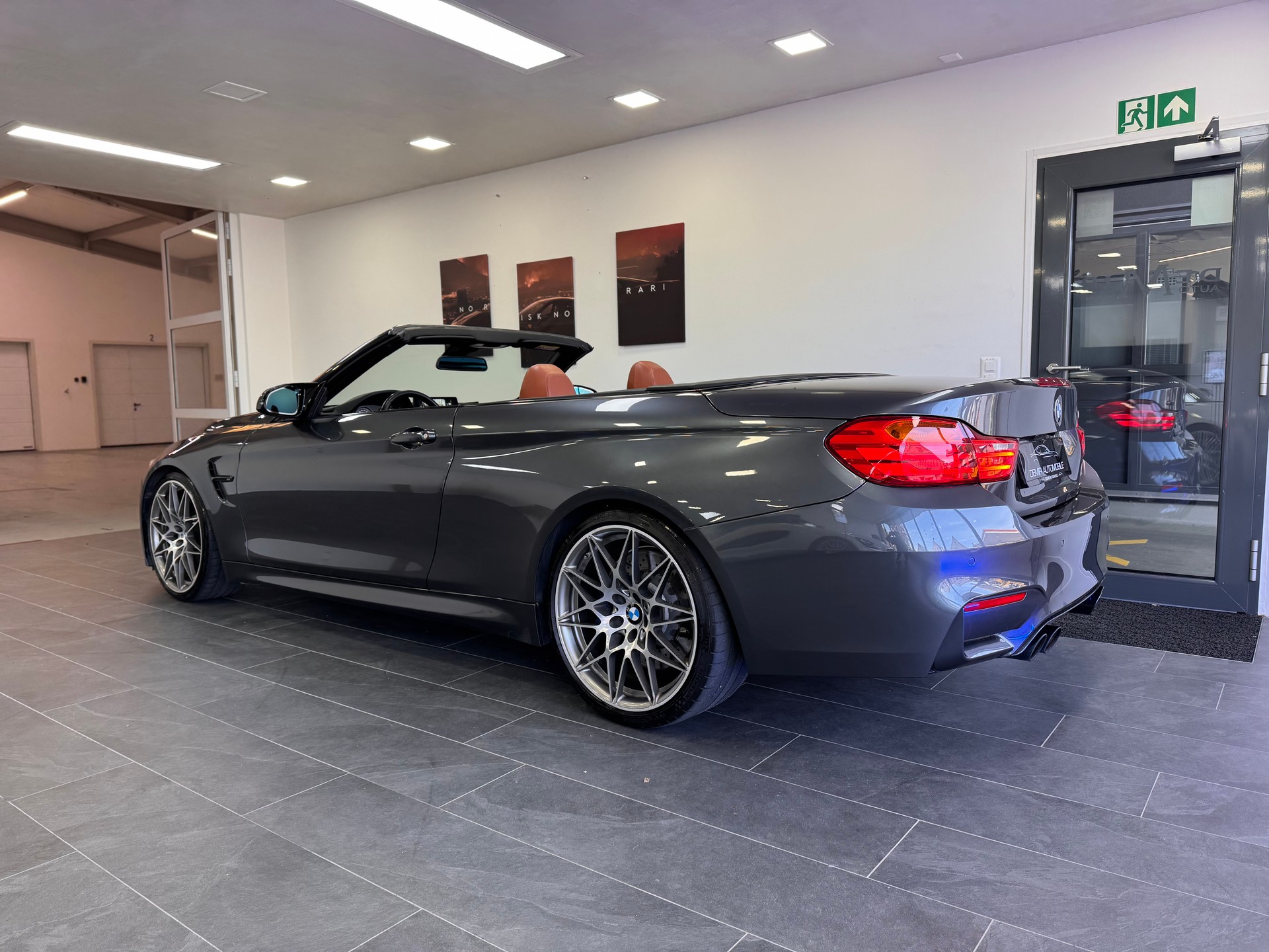 BMW M4 Cabriolet DKG Competition *AST Tieferlegung / Nackenwärmer / H/K Soundsystem / Surround View Kamera / Carbon / Adaptive LED*-image-5
