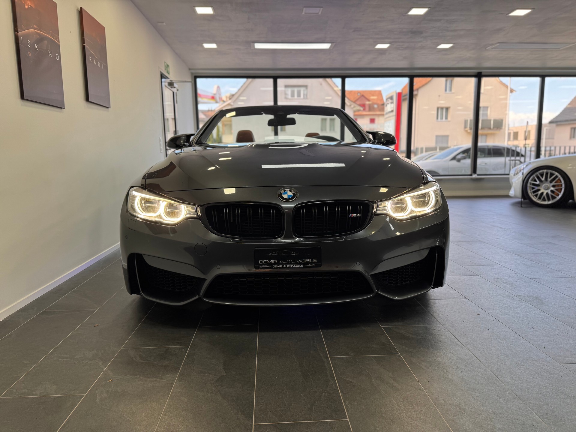 BMW M4 Cabriolet DKG Competition *AST Tieferlegung / Nackenwärmer / H/K Soundsystem / Surround View Kamera / Carbon / Adaptive LED*-image-1