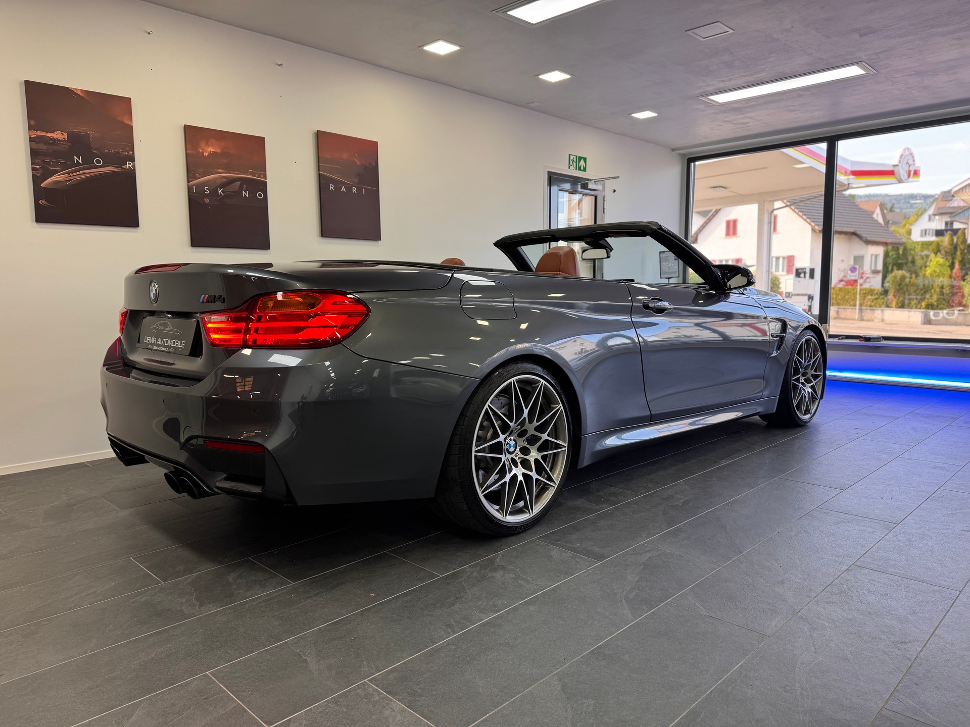 BMW M4 Cabriolet DKG Competition *AST Tieferlegung / Nackenwärmer / H/K Soundsystem / Surround View Kamera / Carbon / Adaptive LED*-image-3