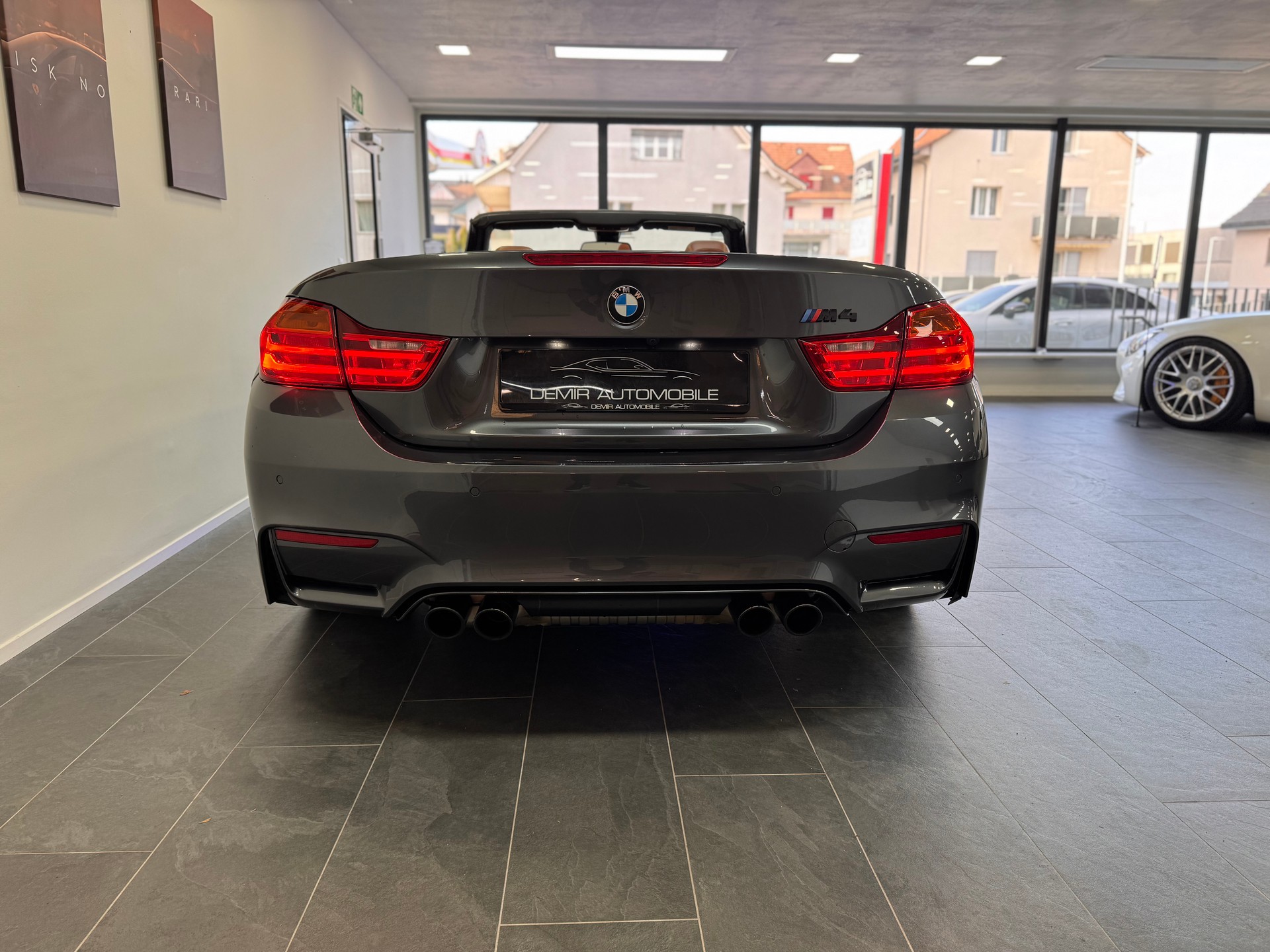 BMW M4 Cabriolet DKG Competition *AST Tieferlegung / Nackenwärmer / H/K Soundsystem / Surround View Kamera / Carbon / Adaptive LED*-image-4