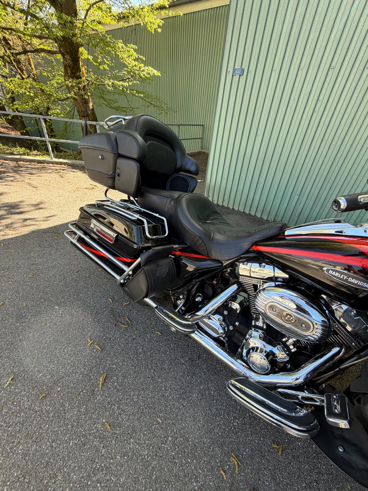 HARLEY-DAVIDSON FLHTCSE2 Electra Glide CVO-image-4