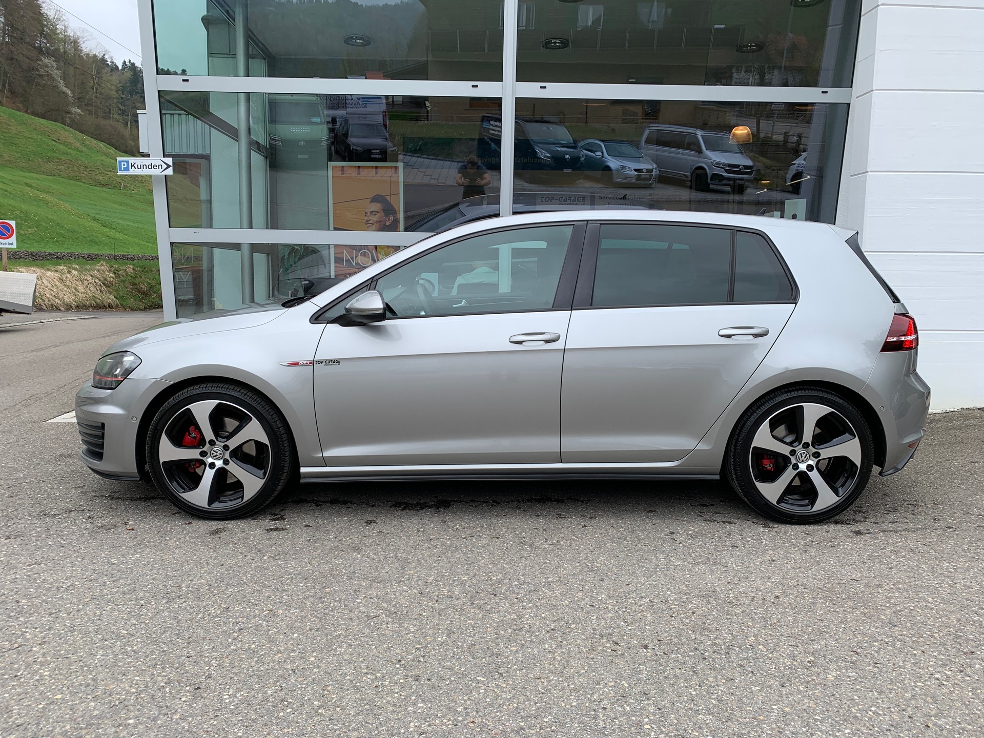 VW Golf 2.0 TSI GTI-showroom-element-3