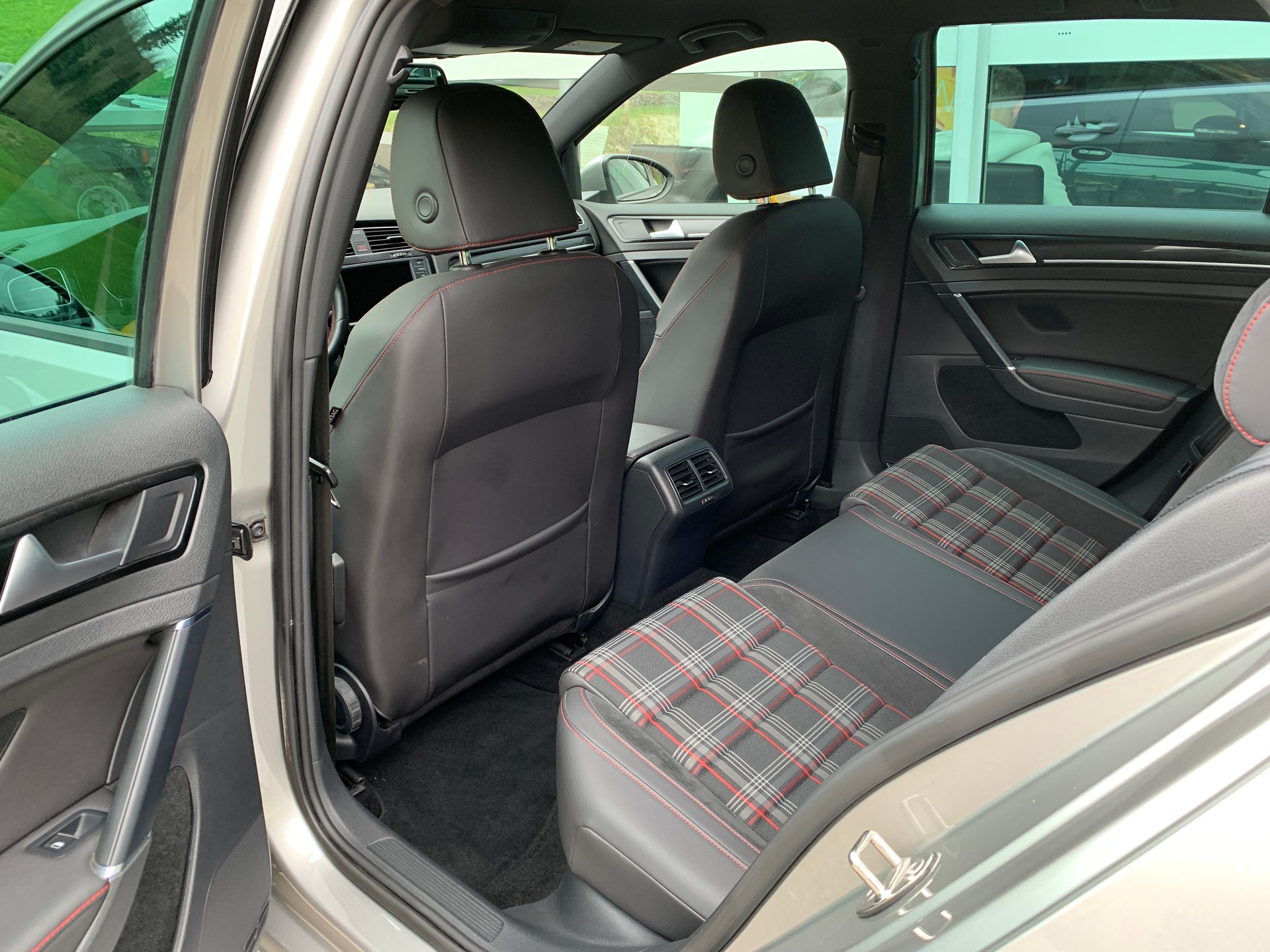 VW Golf 2.0 TSI GTI-image-14