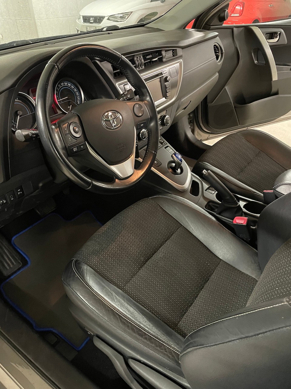 TOYOTA Auris 1.8 16V HSD Linea Sol-image-8